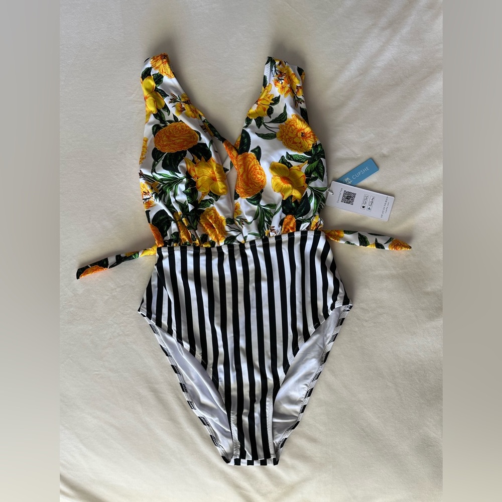 NWT Cupshe floral/stripe one piece swimsuit L
